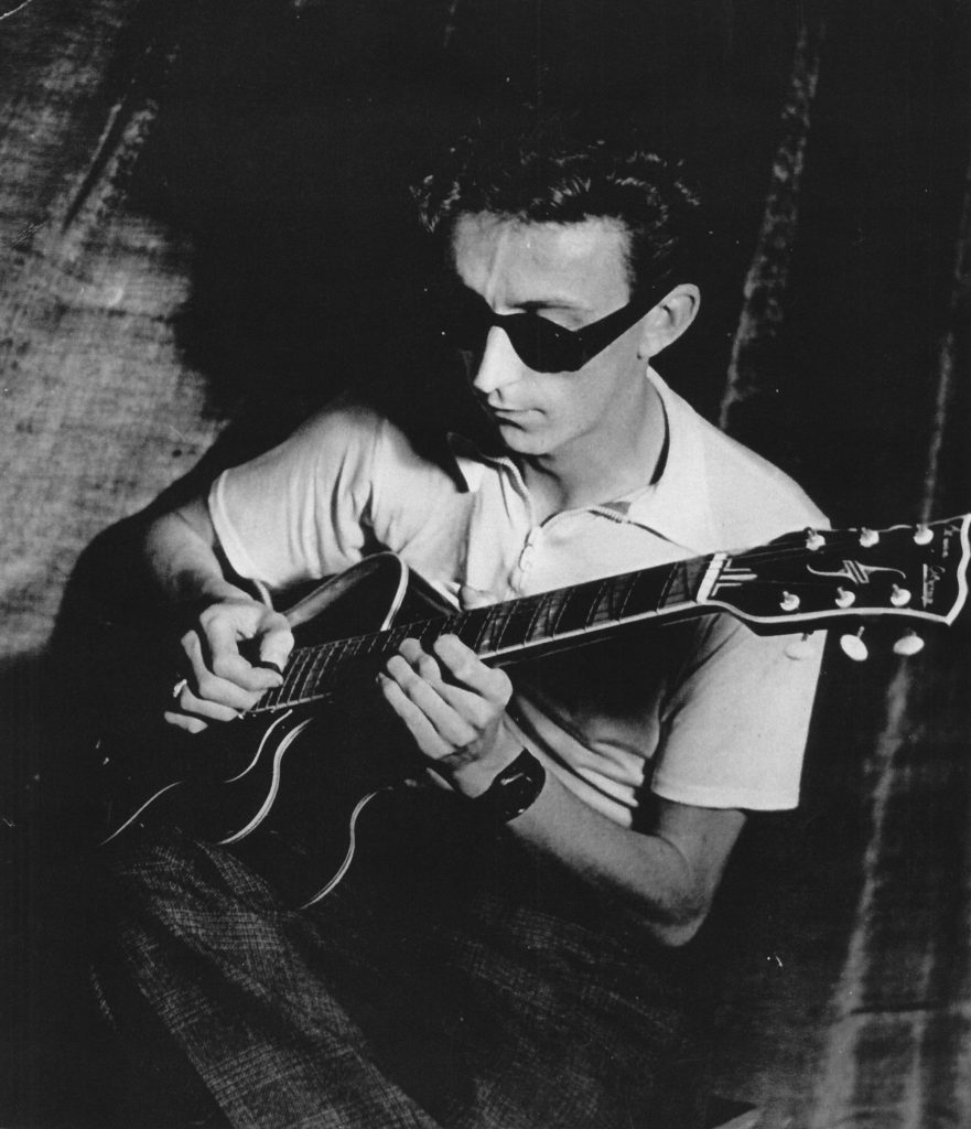 Der Gitarrist und Sänger Fritz Urban (1924-1983), um 1950 (Foto: Pan Walther)